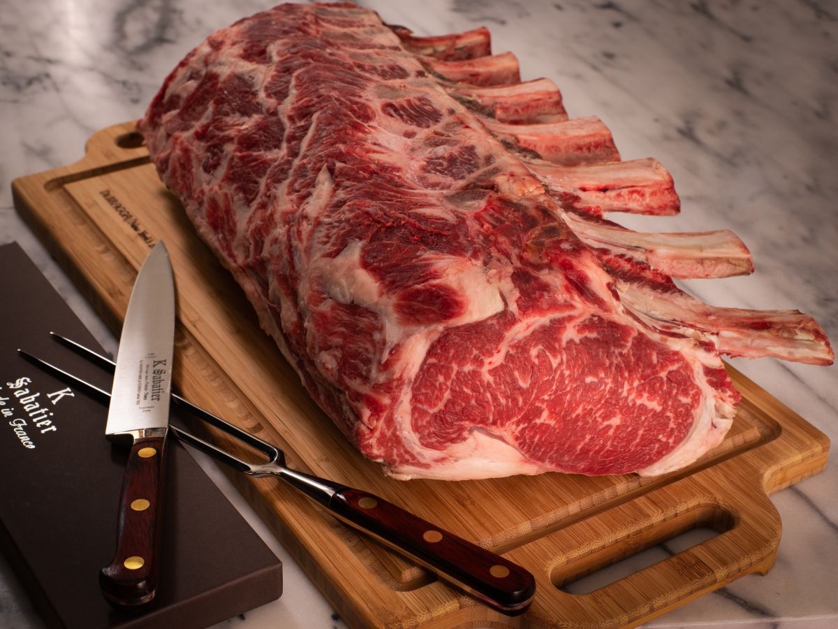 Gift Set - Dry Aged Prime 14 lb Rib Roast with Carving Set and DeBragga  Hedley & Bennett Apron